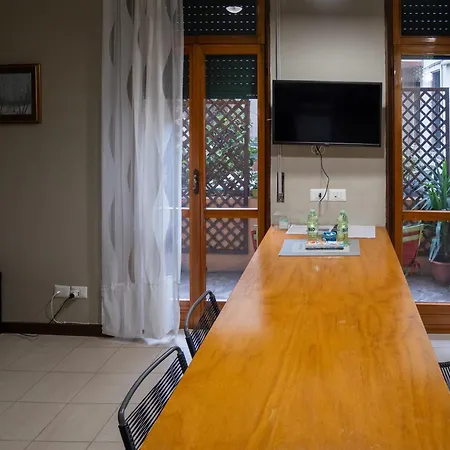 Chambers Short - Via Gezio Calini - 2 Studio Flats Апартаменты
