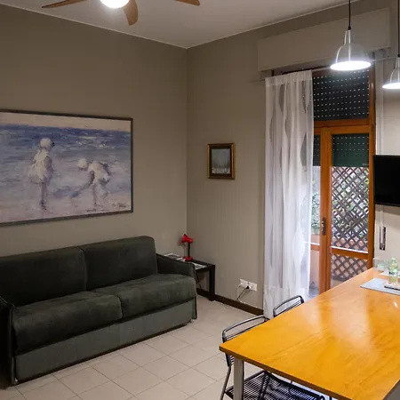 Chambers Short - Via Gezio Calini - 2 Studio Flats Апартаменты
